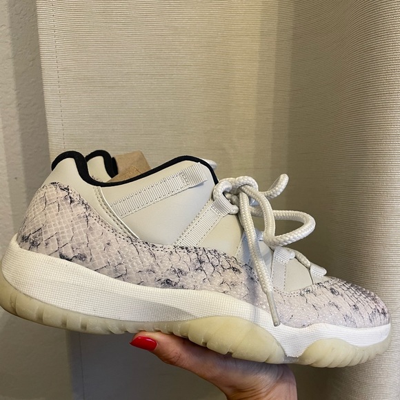 2019 Air Jordan 11 Retro Low 'Light Bone Snakeskin' - Picture 3 of 7